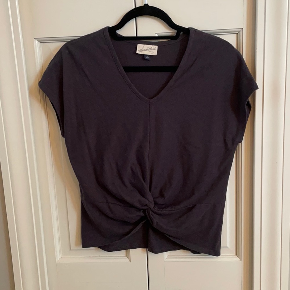Universal thread twist front top